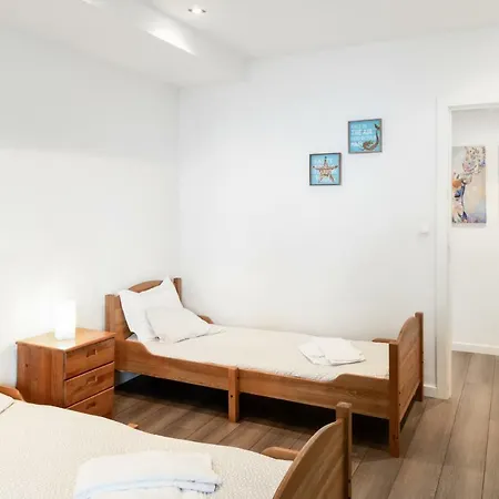 Beachside Zen 2bdr Flat In