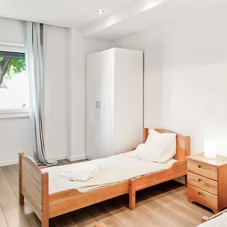 Beachside Zen 2bdr Flat In *